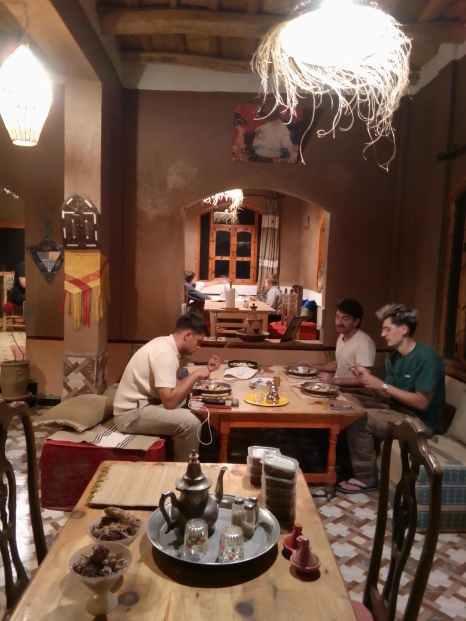 Riad Pizzeria Marhaba Akhendachou n'Ait Ouffi Экстерьер фото